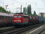 139 557-3 mit kurzen gemischten Gterzug bei der Durchfahrt durch Mnchen-Heimeranplatz, 6.6.2009