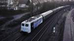 Nach Thringen war dieser Sonderzug der Ulmer Eisenbahnfreunde e.V. am Morgen des 29.01.2011 Richtung Meiningen unterwegs, hier bei Neckarsulm.
Sehenswert die gepflegte 139 312 Bj. 1964 der Lokomotion Gesellschaft, die im Lauf der Sonderfahrt in Schweinfurt von einer 50 3501 aus Meiningen abgelst wurde.