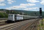 139 177 (Lokomotion) zieht den Sonderzug Sdz 92759 mit 6 Wagen (als Ersatz fr 01 1066) nach Koblenz, wo am Abend das Festival  Rhein in Flammen  mit groem Feuerwerk stattfindet. (Heidelberg Hbf, 11.08.12)