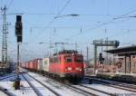 138 285 im Einsatz fr die EGP iehtz einen Containerzug von Bremerhaven kommend durch den Bremer Hbf in Richtung Osnabrck. Aufgenommen am 23.01.13