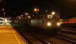 139 135-8 von Lokomotion steht am späten Abend des 25.2.2014 mit dem täglichen leeren Schrottzug, von Italien kommend Richtung München, im Bahnhof Kufstein.