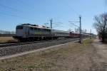 Die 139 558-1 von RailAdventure bei der Durchfahrt mit 3 LINT 81 und entsprechenden Koppelwagen in Nassenheide am 12.03.2014.