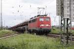 139 132 bei der Ausfahrt aus dem Bhf. Falkenberg gen Norden mit einenm vollen PKW Zug. 
30.05.2014