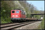 139552-4 ist hier am 22.4.2005 am Ortsrand von Hasbergen mit einem Güterzug in Richtung Münster unterwegs.