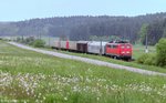 139 316 war am 18.5.2005 mit einem Güterzug nach Würzburg zwischen Rosenbach und Oberdachstetten bei km 65,2 unterwegs.