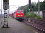140 502-6 fhrt durch Hamburg-Harburg mit einem Ganzzug.