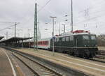 DB Museum E40 128 mit dem Lr 91340 von Nrnberg Hbf nach Halle (S) Hbf, am 01.02.2023 in Weimar.