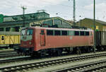 Einheitslok 140 806 in r/w am 17.05.1998 beim Bw. Würzburg.