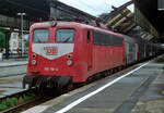 Einheitslok 110 110 in orientroter Lackierung am 13.07.1998 im Hbf.