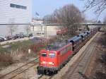 140 632 fhrt mit einem Gterzug am 15.03.2005 aus Richtung Mannheim kommend durch Karlsruhe.