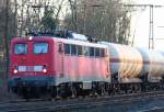 Die 140 538-0 zieht Kesselwagen durch Duisburg Neudorf am 09.03.2010