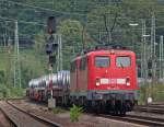 140 797-2 mit 140 815-2 und einem Gterzug Richtung Bonn bei der Durchfahrt in Kln-West, 12.8.10