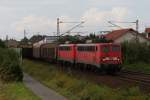 140 861-6 + 140 843-4 mit einem gemischten Gterzug in Nauheim (bei Gro Gerau) am 03.08.2010