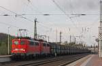 140 805-3 und 140 815-2 mit einem Gterzug Richtung Aachen-West bei der Durchfahrt in Dren, 2.4.11