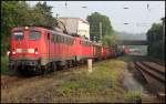Ein seltenes Doppelpack: 140 799 (9180 6140 799-8 D-DB) und 140 833 (9180 6140 833-5 D-DB) bespannen einen langen gemischten Gterzug zum Rangierbahnhof Hagen-Vorhalle.
