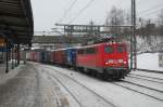 140 821-0 mit einem Containerzug am 29.12.2010 in HH-Harburg