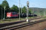 140 600-8 mit einem Kesselwagenzug auf Gleis 10 (!) im Bahnhof Altenbeken, 04.06.2011.