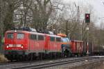 Die 140 790 zieht am 6.1.11 gemeinsam mit der 140 810 einen gemischten Gterzug durch Ratingen-Lintorf.