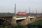 Zwei 140er mit einem Coilzug auf der Ruhrtalbrcke bei Duisburg am 19.09.08