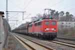 Hier 140 801-2 mit einer Schwesterlok bei der Durchfahrt von Dreieich-Buchschlag am 03.03.2012