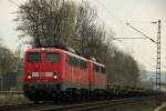 DB 140 799-8 mit DB 140 805-3 in Rhndorf am 29.3.2012 