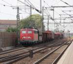 140 716-2 kommt mit einem kurzen bergabe-Zug aus dem Rbf Seelze durch Hannover Linden-Fischerhof.