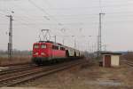 Mit einem leeren Getreidezug ist 140 070-4 der EBM Cargo GmbH am 03.04.13 bei Rderau unterwegs.