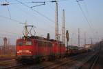 DB 140 811+140 821 am 12.12.13 mit einem Coilzug in Duisburg-Bissingheim.