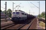 140368 durchfährt am 24.5.1989 um 14.28 Uhr mit einem Güterzug in Richtung Hamburg den Bahnhof Buxtehude.