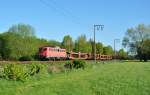 140 501-8 fuhr am 06.05.2015 mit einem Autozug in Richtung Osnabrück, hier in Eisinghausen bei Leer.