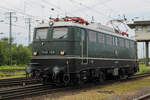 Am 30.05.2026 war die Parade beim Jubil�umsfest im DB Museum Koblenz. E400 128 nahm teil und rollt am Publikum vorbei.