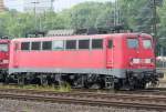 Die 140 858-2 steht am Ende einer Abstellreihe wartend auf neue Aufgaben, aufgenommen in Aachen West am 08.07.2009