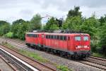 140 Tandem hat soeben einen Erzzug abgeliefert und ist hier auf der Rckfahrt Richtung Hamburg-Harburg.(19.6.2010)