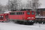 Am 28.12.2010 fuhr 140 538-0 mit einem leeren Autozug durch Magdeburg Hbf in Richtung Magdeburg-Neustadt.