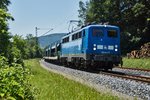 140 041-5 von Press ist hier am 07.06.16 mit einen leeren Autozug bei Rieneck zu sehen.