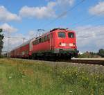 140 501-8 mit Autotransportzug in Fahrtrichtung Seelze. Aufgenommen in Dedensen-Gümmer am 29.07.2015.