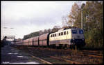 140272 kommt hier am 4.11.1991 um 9.30 Uhr mit einem Kohlezug in Richtung Norden durch den Bahnhof Natrup Hagen.