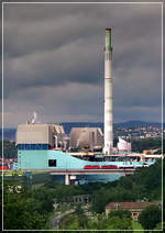 Am Kraftwert Münster - 

Zwei Lokomotiven der Baureihe 140 ziehen ein Güterzug über das Neckartalviadukt vor dem Kraftwerk Münster. 

21.06.2007 (M)