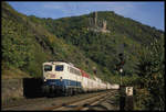 DB 140631-3 fährt hier am 14.10.2003 an Burg Maus vorbei um 14.55 Uhr in Richtung Koblenz.