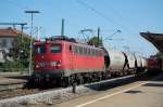 140 646-1 vor einem Kesselwagengterzug kreuzt sich am 26.07.07 mit einem Lokzug im Bahnhof Stuttgart-Untertrkheim.