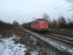 140 438-3 mit 4 Transwaggonwagem am 4.1.2007 durch Limmer Richtung Linden