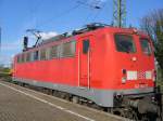 140 864-0 + 140 867-3 halten am 27.03.08 mit einem leeren Coilzug vor dem roten Signal in Neuss Hbf    Hier zusehen die 140 864-0