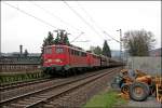 140 800 und 140 790 bespannen den CS 487002, von Groskrotzenburg nach Rotterdam Maasvlakte, bei Hohenlimburg Richtung Niederlande. (19.04.2008)
