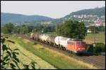 139 145 zieht am Abend des 18.06.08 einen kurzen gemischten Gterzug bei Heddesheim Richtung Mannheim-Friedrichsfeld.