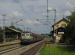 140 423, die letzte ozeanblau/beige ihrer Art, durchfhrt am 31. Mai 2007 Uhingen. Das Bahnhofsgebude musste Anfang 2008 fr einen Parkplatz und einen Supermarkt weichen...
(KBS 750, Stuttgart-Ulm)