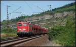 Die 140 671 zieht einen Autotransportzug in Richtung Sden. Aufgenommen im August 2008 bei Thngersheim.