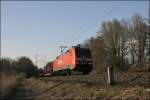 152 035 bringt wenige Minuten nach den beiden 140er einen weiteren gemischten Gterzug in Richtung Siegerland. berwiegend wurden Leerwagen mitgefhrt.