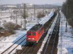 140 836 fhrt am 04.03.2005 von Mannheim kommend mit einem Gterzug durch den Gter- und Rangierbahnhof in Karlsruhe.