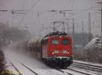 140 538-0 braust am 30.1.2010 mit ihrem Gterzug bei gerade wieder einsetzendem Schneefall duch Hilden.