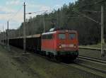 140 858-2 mit einem Gterzug aus Richtung Lbbenau gen Norden durch Bestensee am 06.03..